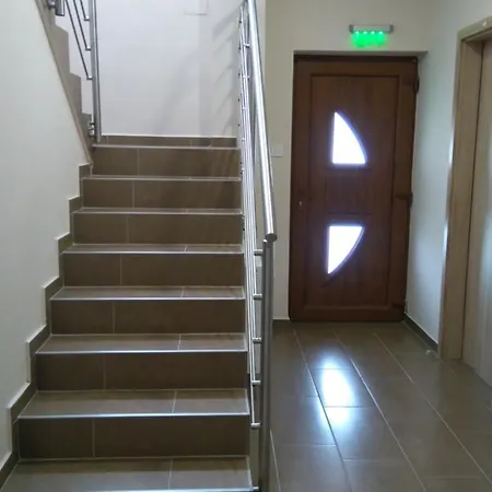 Toldi Panzio Es Etterem * Kozarmisleny