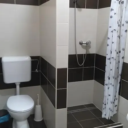 Toldi Panzio Es Etterem Kozarmisleny