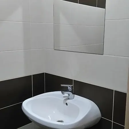 Toldi Panzio Es Etterem Bed and breakfast *