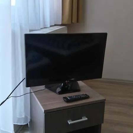 Bed and breakfast Toldi Panzio Es Etterem Kozarmisleny