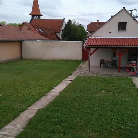 Bed and breakfast Toldi Panzio Es Etterem *