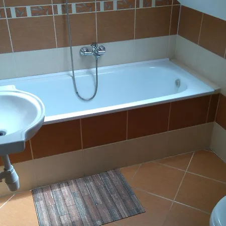 Bed and breakfast Toldi Panzio Es Etterem