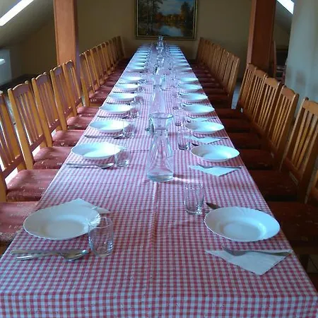 Toldi Panzio Es Etterem Bed and breakfast