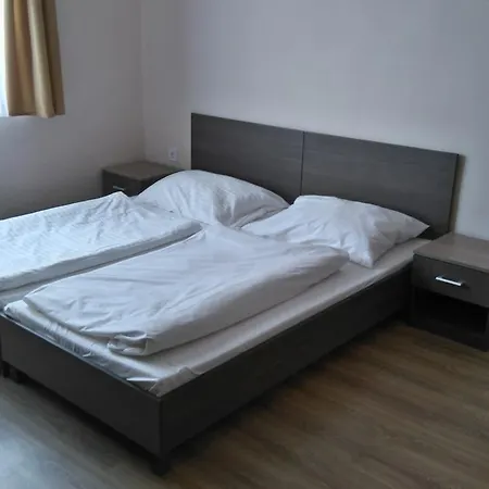 Bed and breakfast Toldi Panzio Es Etterem *